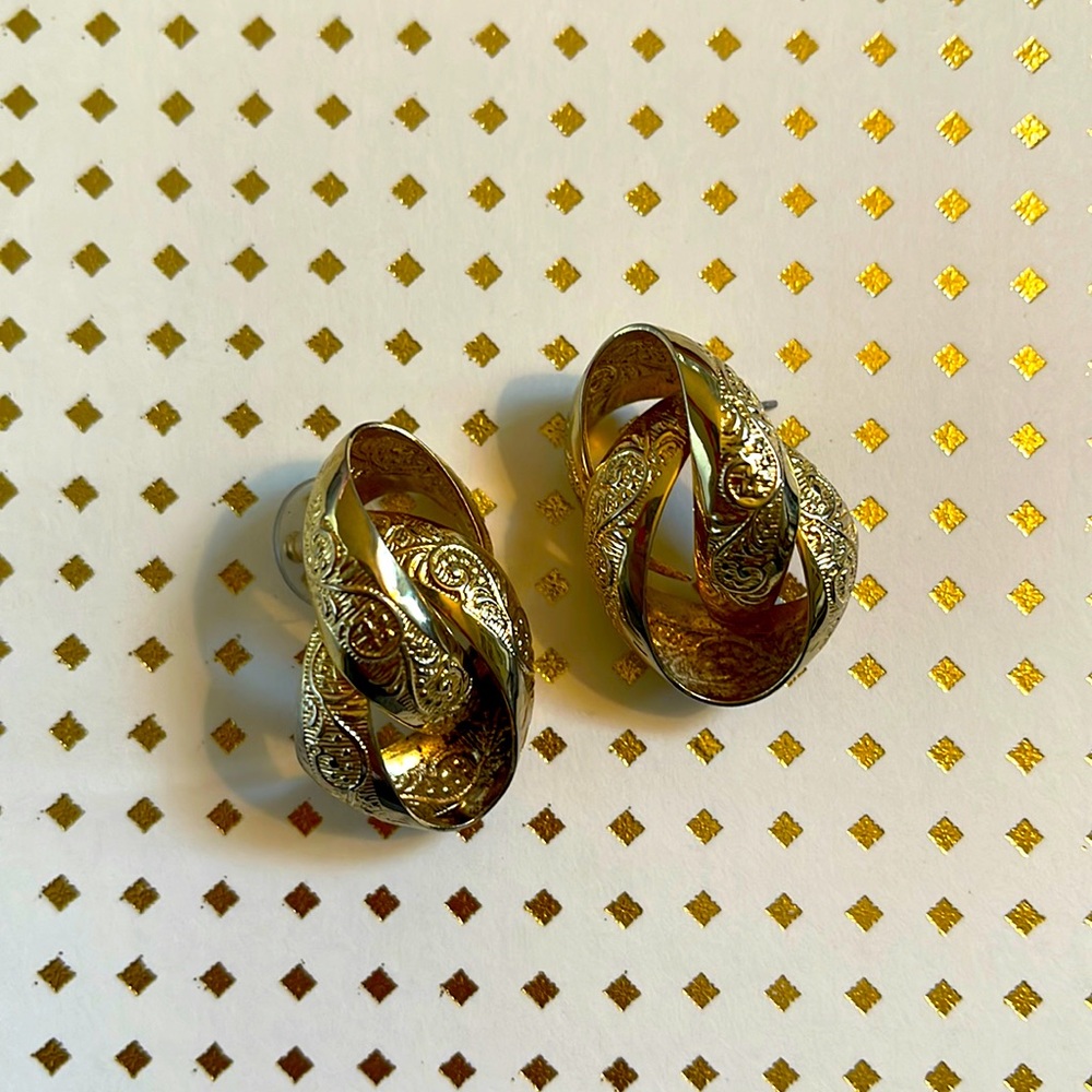 Vintage gold tone earrings